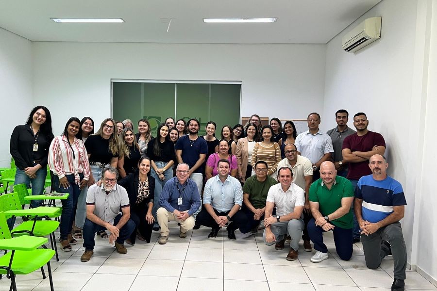 diretoria-se-reune-com-farmaceuticos-de-loanda-e-regiao-para-fortalecer-dialogo-e-alinhar-demandas-da-categoria