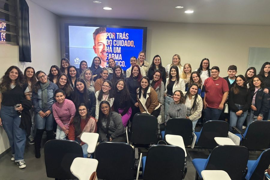 farmaceuticos-hospitalares-e-academicos-participam-de-curso-de-calculos-farmaceuticos-em-maringa