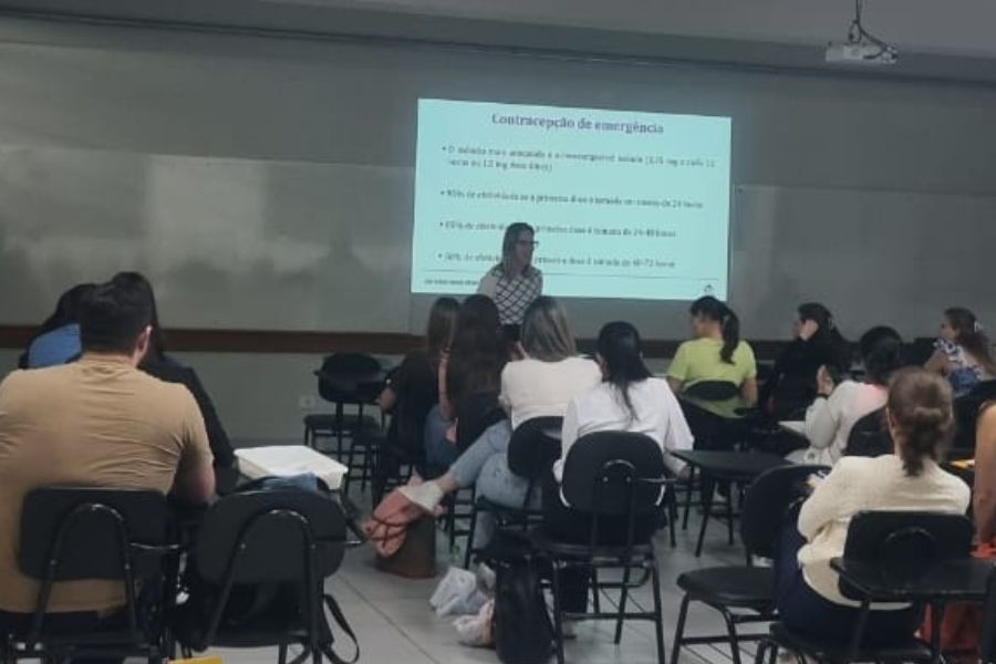farmaceuticos-e-academicos-de-toledo-participam-de-curso-sobre-contracepcao-hormonal-com-foco-na-pratica-clinica